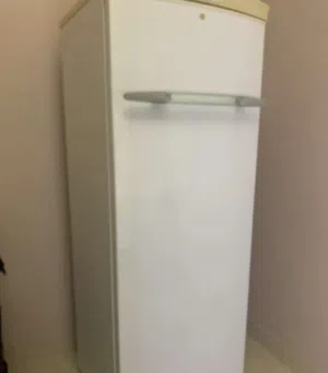 ثلاجه مع الفريزر