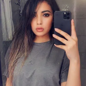 معلمة لغة فرنسية تونسية محترفة
