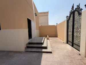 استوديو مدخل خاص مع حوش خاص للايجار الشهري والسنوي في بني ياس شرق 11
