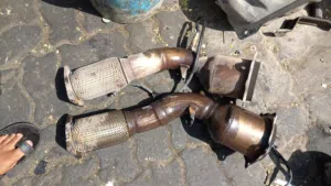 Exhaust catalytic converter