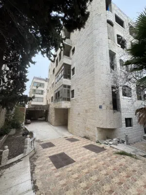 363 m2 More than 6 bedrooms Apartments for Sale in Ramallah and Al-Bireh Ein Munjid