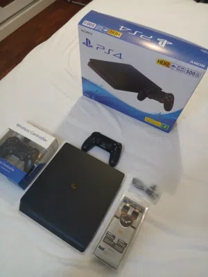 سوني 4 عليه 50 لعبه ومعاه يدين والكرتونه الاصليه وجميع الوصالات وكيبل اتش دي 4K وعليه فيفا 2026