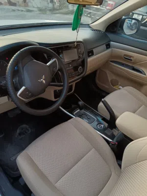 Used Mitsubishi Outlander in Salt