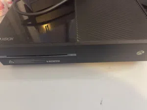 Xbox ون مستعمل عليه ألعاب كثيرة قوية