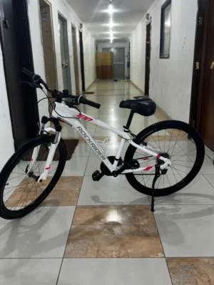 قاري RockRider ابيضّ استعمال نظيف جدا