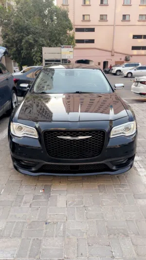 Used Chrysler 300 in Sharjah