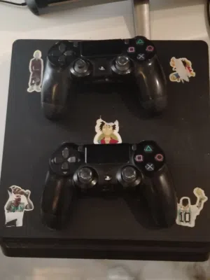 Ps4  سلم مستعمل العنوان جنينه شارع التجاري خلف بنايه العكيلي