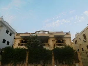 1000 m2 More than 6 bedrooms Villa for Sale in Qalubia El Ubour