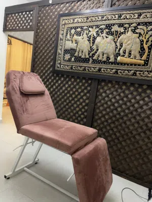كرسي مكياج او بشرة او رموش للبيع