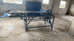 غربال تتخيل لأي ماده ممكن تنخيلها مثل لكوارس والسلكا وغيرها