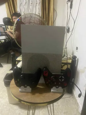اكس بكس ون 1T مع يدين قاعدتت شحن وبطارية شحن