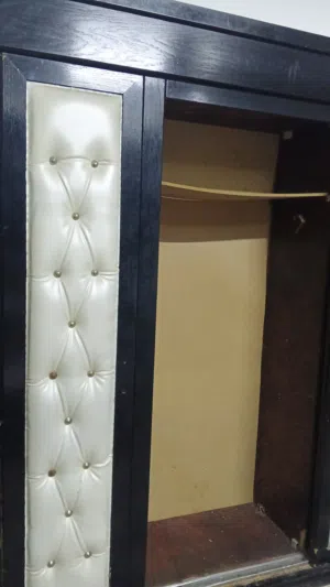 خزانة للبيع الزرقاء الجديده