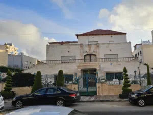 740 m2 5 Bedrooms Villa for Sale in Amman Khalda