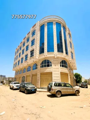 عمارة ركنية للبيع في صنعاء قرب جولة أرتل - مساحة 6 لبن حر معمد...