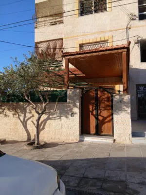 150 m2 3 Bedrooms Apartments for Sale in Zarqa Iskan Al Batrawi