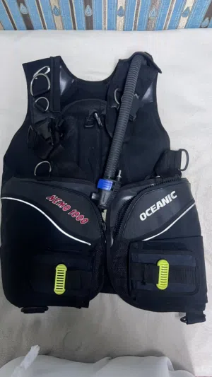 سترتين غوص (BCDs) ماركة Oceanic و SeaQuest للبيع بحالتهما (قابل للتفاوض / يوجد شحن)