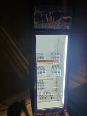 ثلاجة مشروب مستعملة