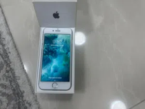 للبيع ايفون 7 ف قمه النظافه  السعر 400 ف اماره ابوظبي  دفع كاش بطاريه 87 افضل سعر مع افضل تلفون