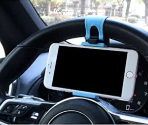 حامل الهاتف  يُستخدم  لمتابعة الخرائط أو المكالمات دون رفع الهاتف باليد