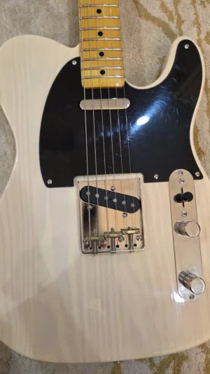 Squier by Fender Guitar CV50s Telecaster Oroginal