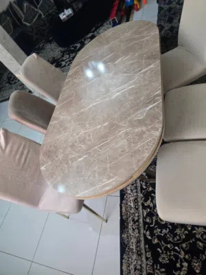طاولة طعام