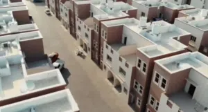 فيلا للإيجار جديدة في مجمع سكني راقي به حوض سباحة