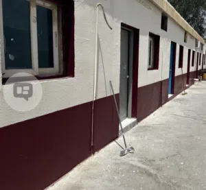 للايجار 30 غرفة سكن عمال بالصجعه الصناعية بالشارقة مطلوب 2000 درهم