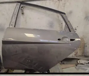 باب النترا خلفي يسار 2024وباب النترا 2022امامي رمادي يمين وشبك النترا معا القطعه السودا في النص