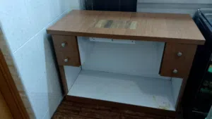 طاولة مكتب تفصيل خشب نوعية ممتازة للبيع