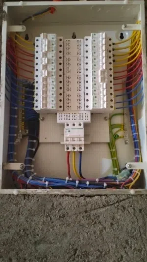 كهربائي منازل ومحلات تجارية