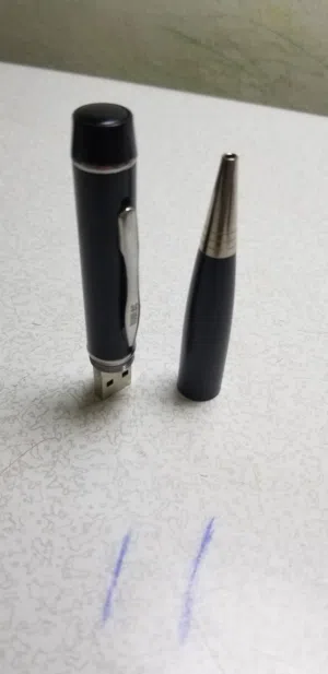 قلم وفلاش ميموري مع بعض ماركة المانية