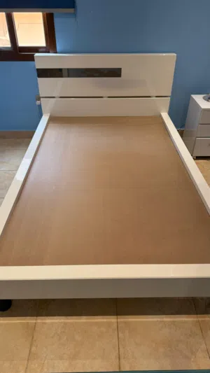 سرير مستعمل فرد و نص one bed