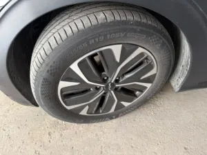 كوشوك كومهو كهرباء EV و جنط كيا EV6 2023 مقاس 19 إنش اصلي كوري صنف ويند بحالة الوكالة بدون اي عيوب