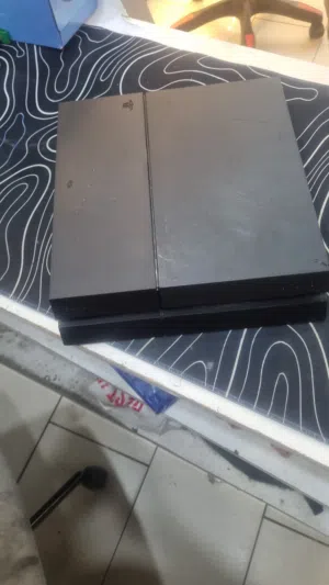 بلايستيشن 4مستعمل بحاله جيده جدا مع كفاله