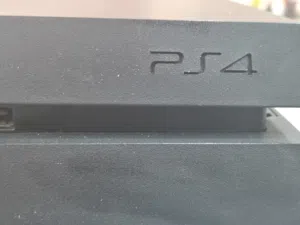 بلاستيشن 4 للبيع نظيفه وأمورها طيبه