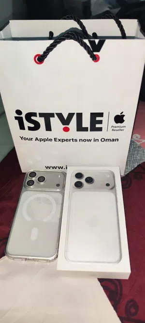 Iphone 17 Pro Max Silver 256GB A+ Grade Excellent Condition with Original Apple 40watt Dynamic Power