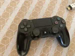 للبيع: PS4 Pro نظيف مرة مرة! في ظفار  شوف الوصف