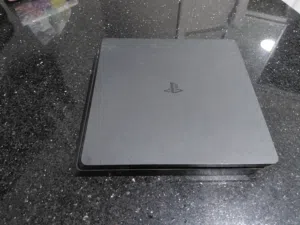 بلايستيشن 4 نحيف مستعمل للبيع مساحة واحد تيررابايت