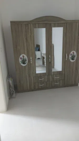 شقه عباره عن دورين مفروشه جزئيا للتواصل وات ساب