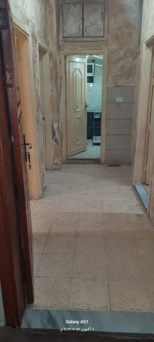 شقة للايجار ثلاث غرف ومنافع