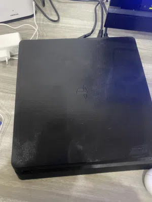 بلاستيشن 4 سليم نضيف مع يدات جداد اصليات بسعر ممتاز قابل للنقاش