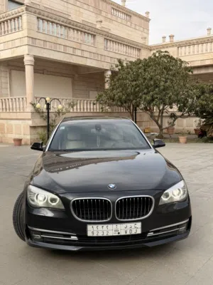 BMW 730li 2014 تنفس طبيعي خليجي صيانات  موصفات 740توكيل