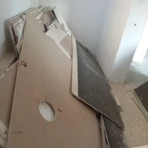 لواح جبسنبود للبيع بكميا مساحه محلين ومغسله وحمام فرنجي توب نظافه والحديد تبع جبسنبود بحاله جيده