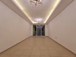 شقة مع اطلالة في اللؤلؤة/ sea view flat in the pearl