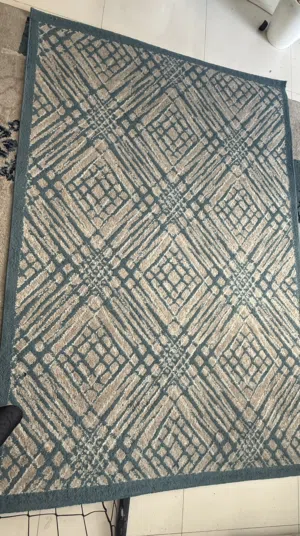 سجاد بحالة جيدة للبيع