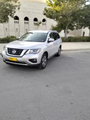 Used Nissan Pathfinder in Al Dakhiliya