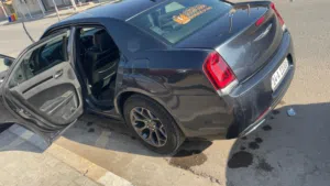كرايسلرs300اسود