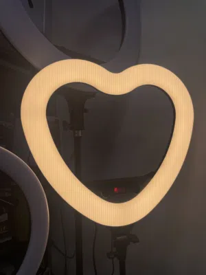 ستاند مضيء على شكل قلب  Ring Light