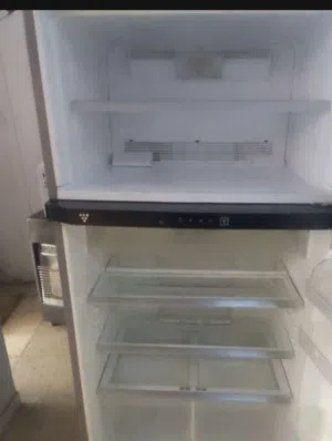 ثلاجة شارب مستعملة بحالة الجديد