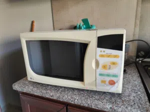 مايكروويف مستعمل  نظيف جدا  1200 W